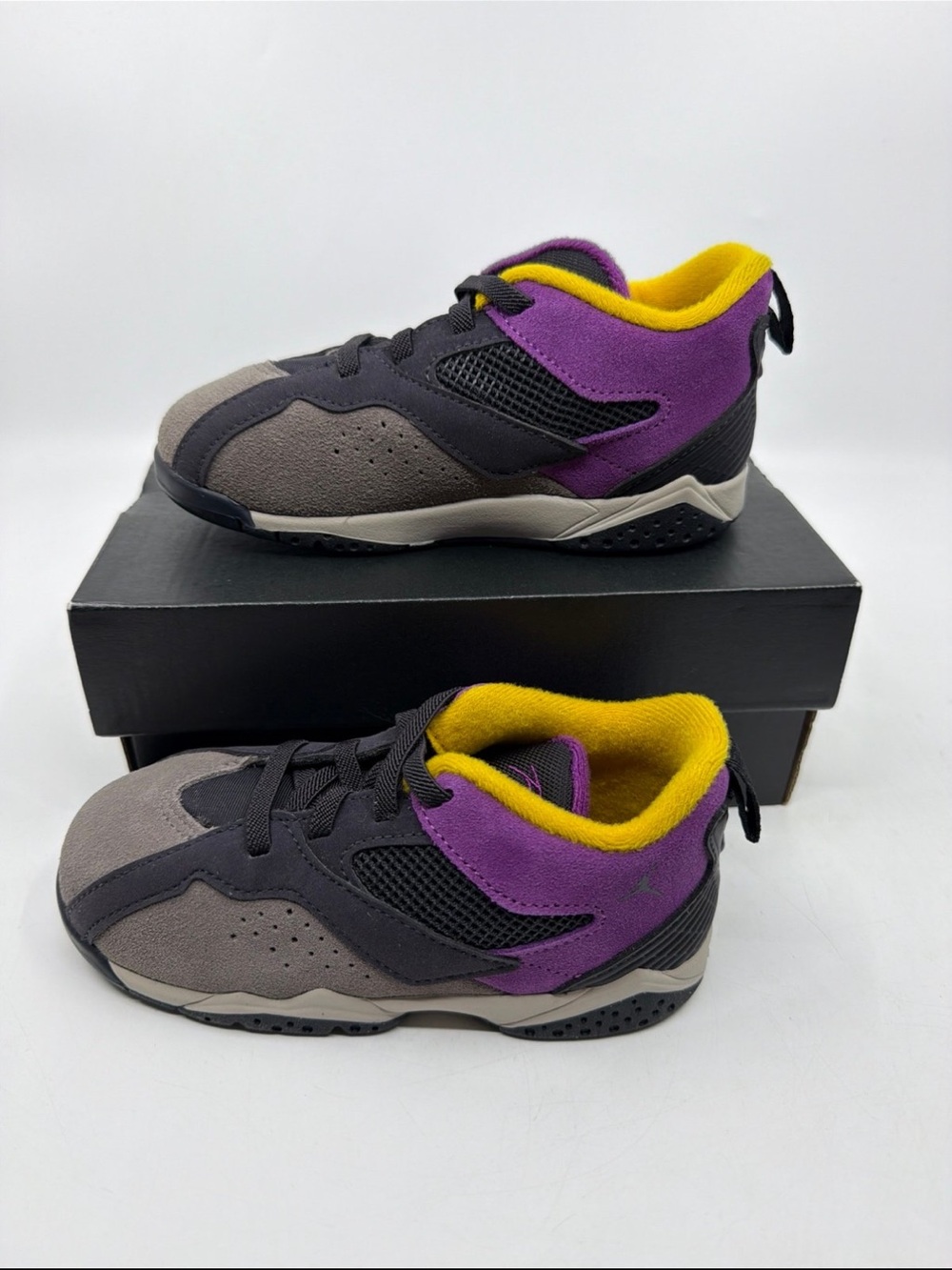 Nike Air Jordan MVP 92 Low Top Oil Grey Viotech Sneakers
Toddler Sz 10c